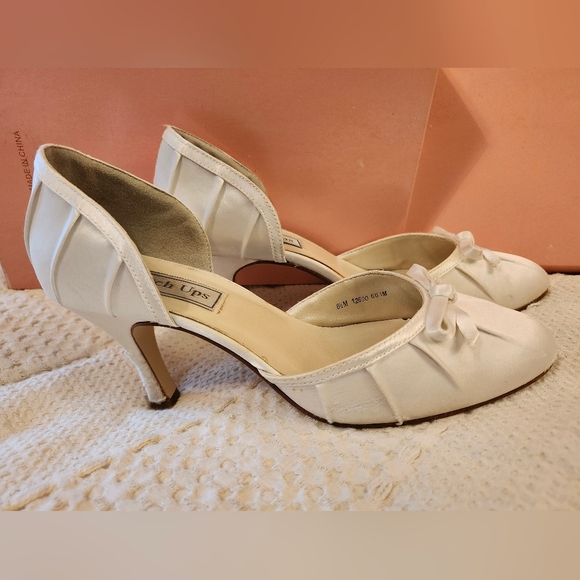 Vintage Touch Ups by Benjamin Walk - "Breeze" /Women's Size 8.5, white satin - Picture 3 of 8